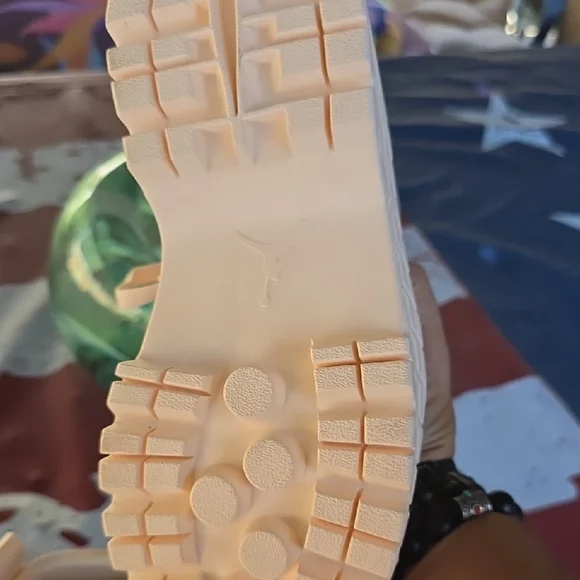 Stylish Cream High-Top Sneakers - Picture 4 of 5